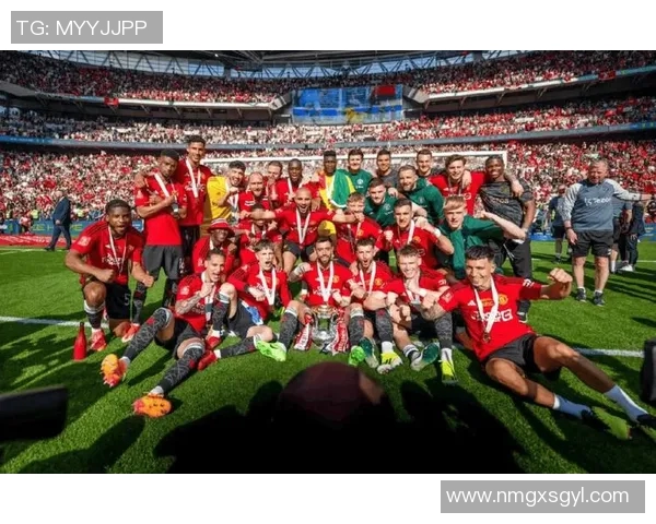 足球明星激情演奏架子鼓视频展现音乐与运动的完美结合 足球明星激情演奏架子鼓视频展现音乐与运动的完美结合